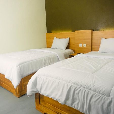 Grand Khalifah Guesthouse Sumbawa Eksteriør bilde