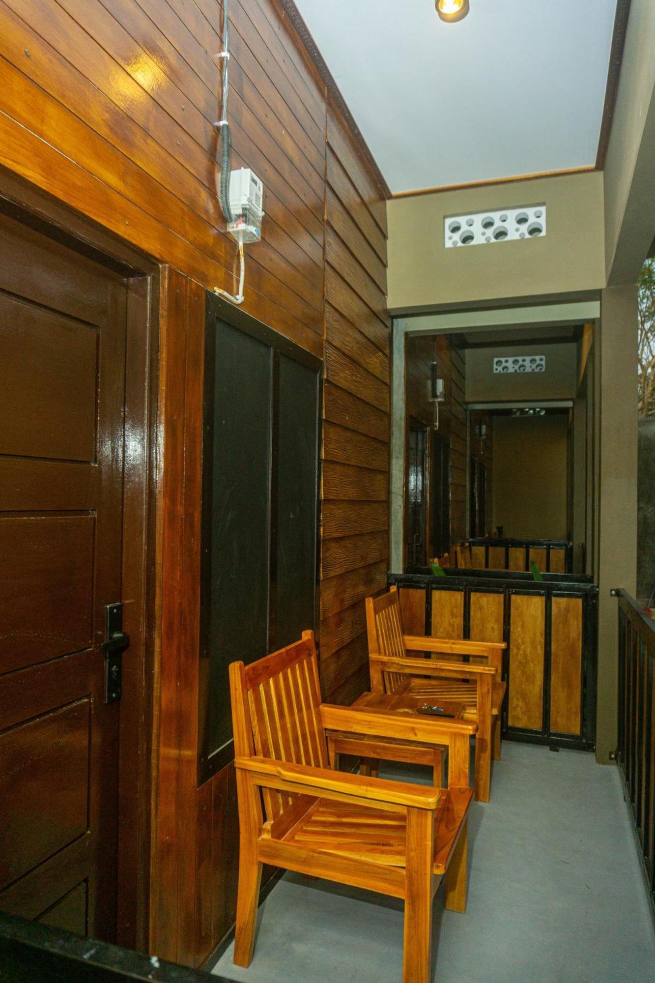 Grand Khalifah Guesthouse Sumbawa Eksteriør bilde